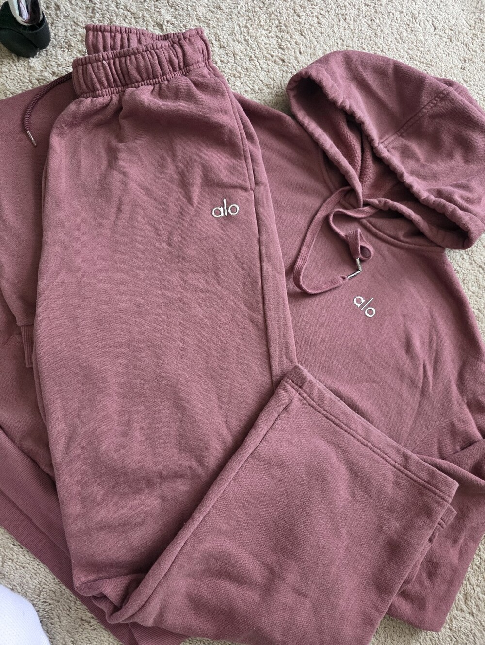ALO Yoga Accolade SET Hoodie & Straigt Leg Sweatpants Burgundy Truffle Small - Picture 2 of 7